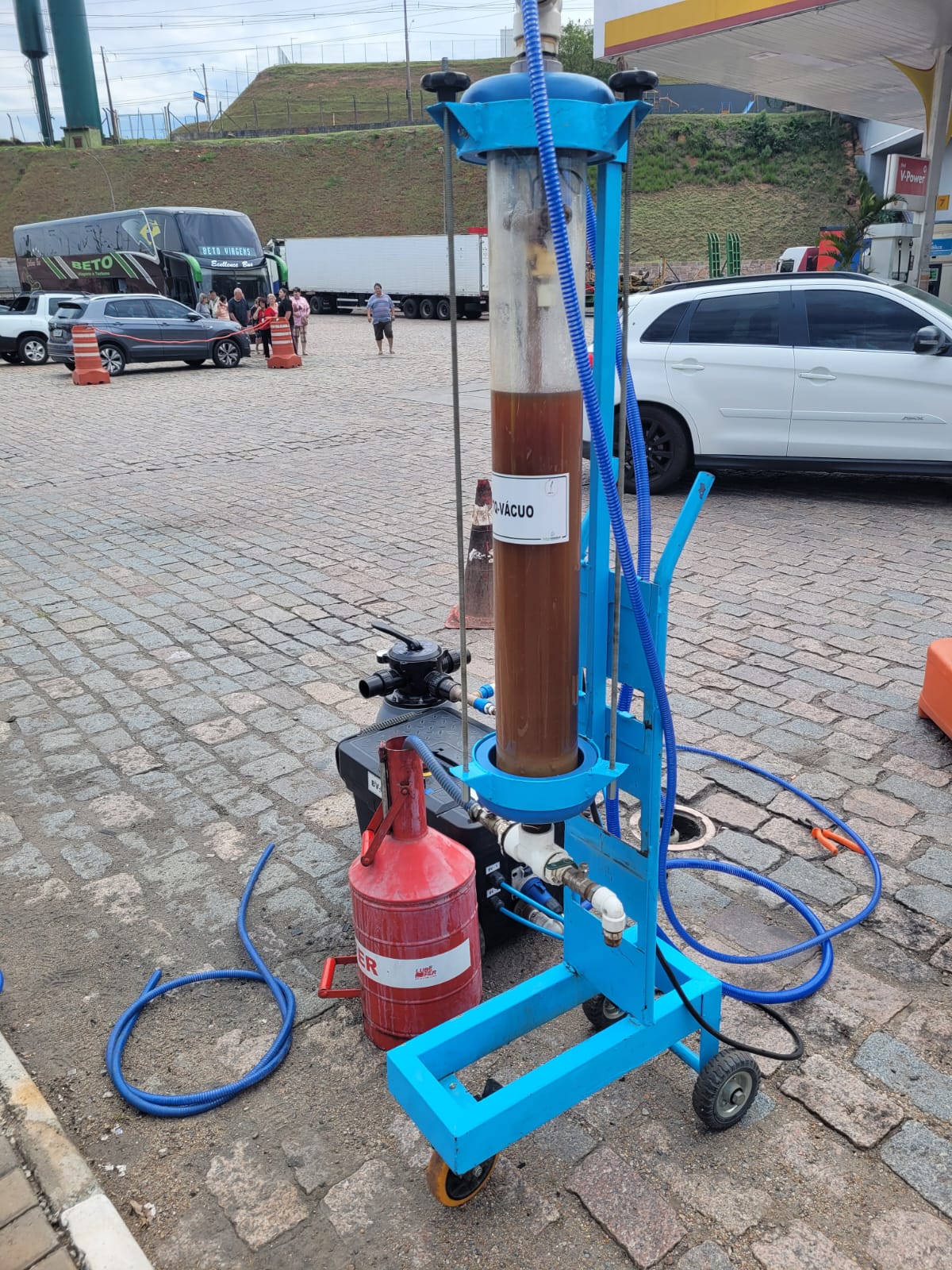 Equipamento de remediação em operação em posto de combustíveis